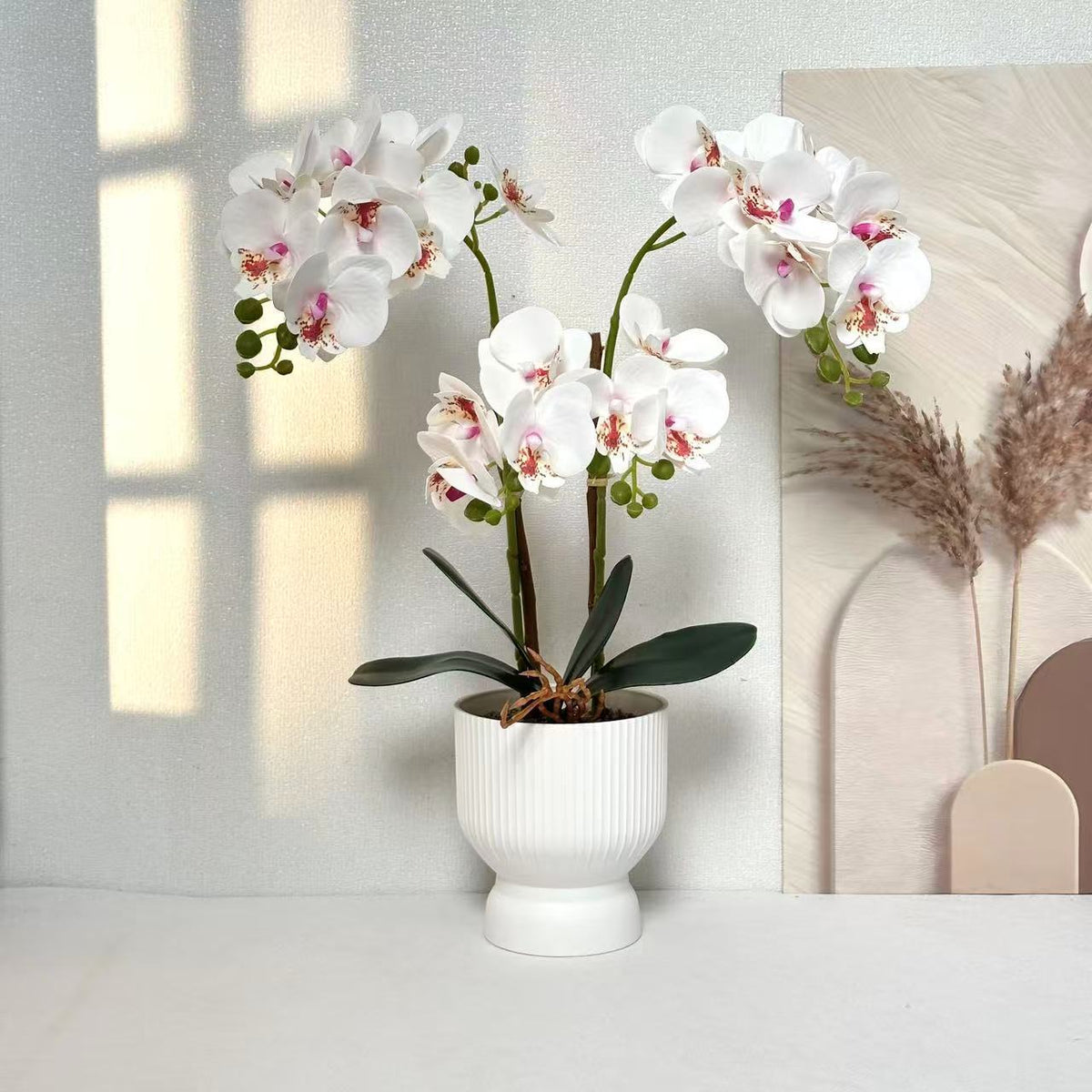 Elegante künstliche Orchideenarrangement für Tischdekoration Zuhause