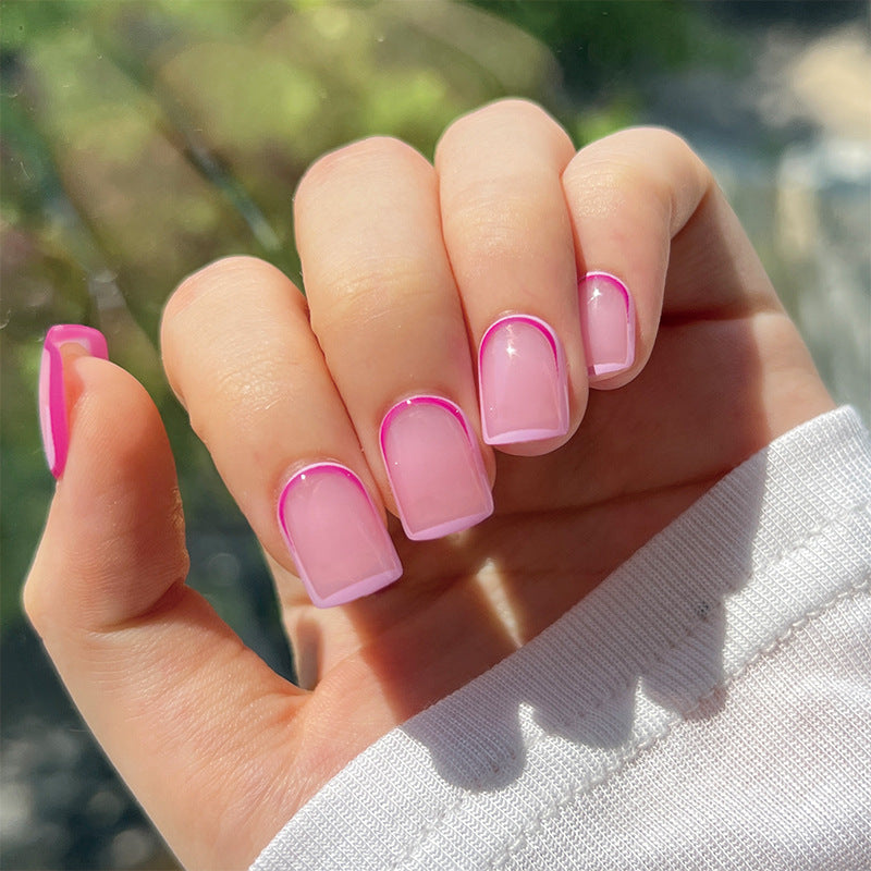 Elegante Nagelkunst mit modernem French-Tip Design Brehn