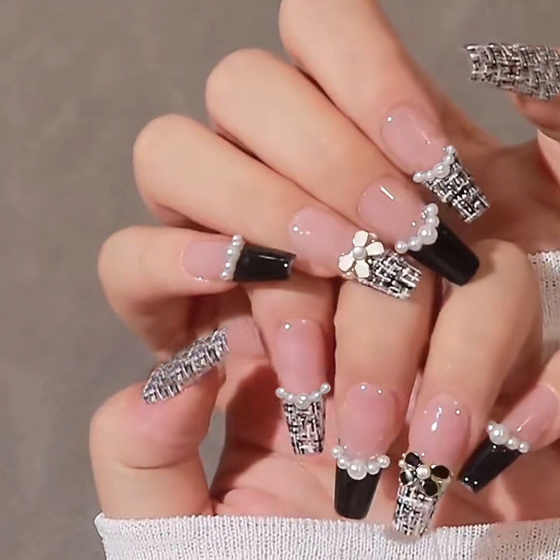 Kunstnagelset mit elegantem Perlen- und Blumenmotiv Brehn