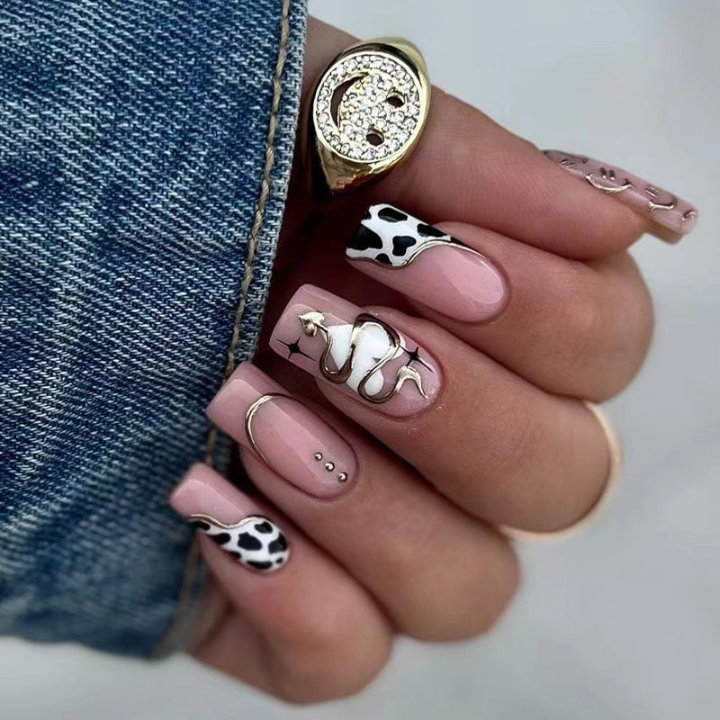 Künstlerische Nageldekoration Brehn