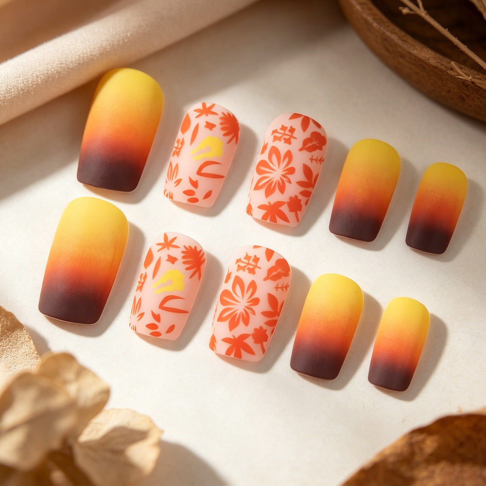Künstlerisches Gradient Floral Nageldesign Brehn