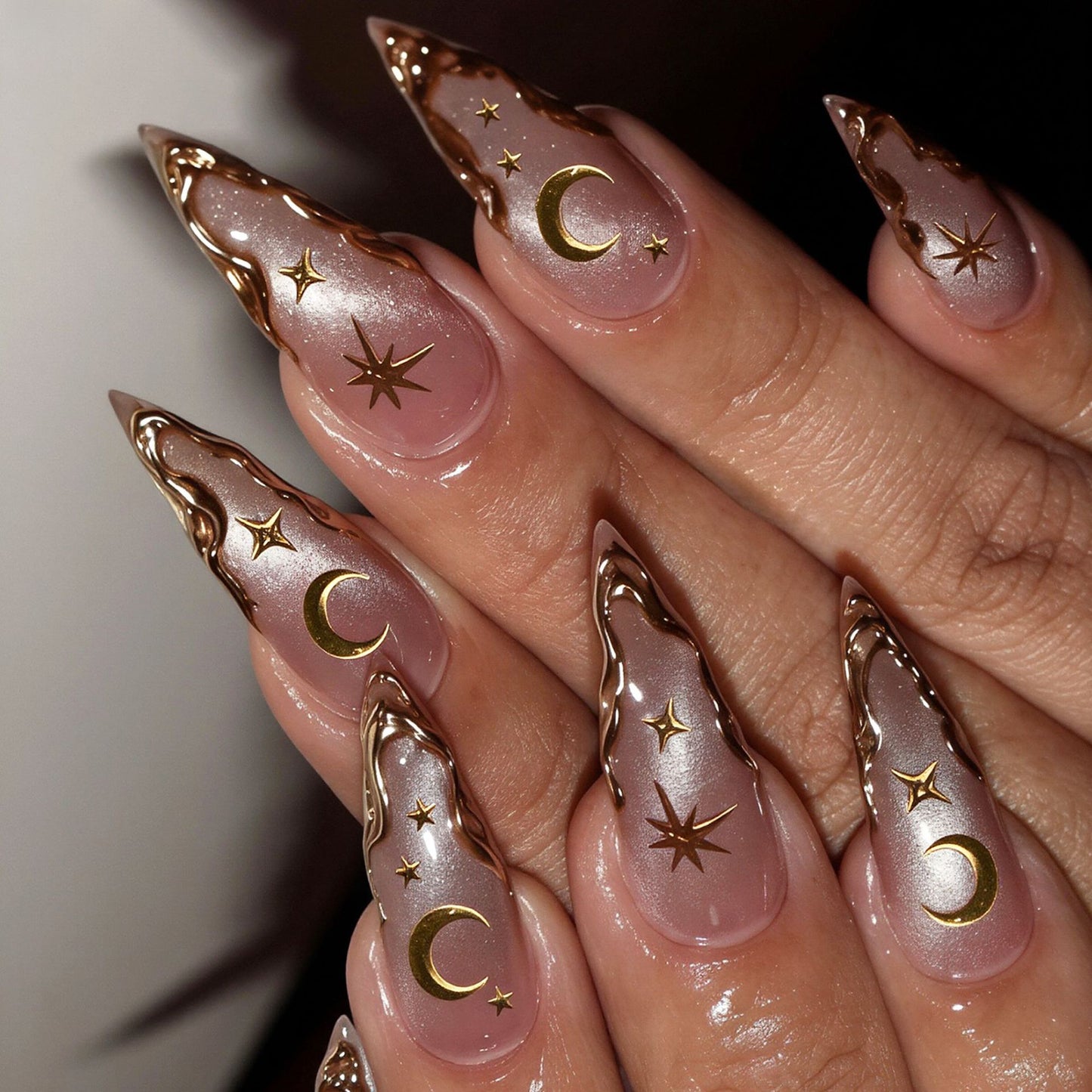 Künstlerische Stiletto-Nagelkunst-Tipps mit himmlischen Akzenten Brehn