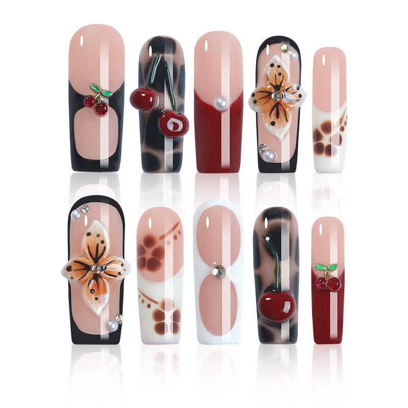 Kreatives Kunstnagelset mit floralen und fruchtigen Akzenten Brehn