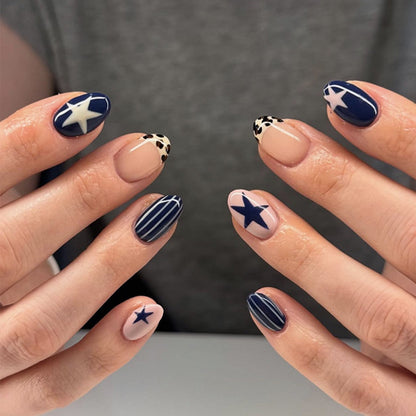 Kunstnagelset mit zarten Rosenakzenten Brehn