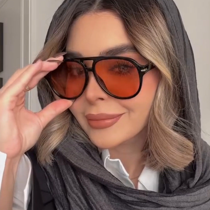 Damen stilvolle Sonnenbrille mit markantem Design Brehn