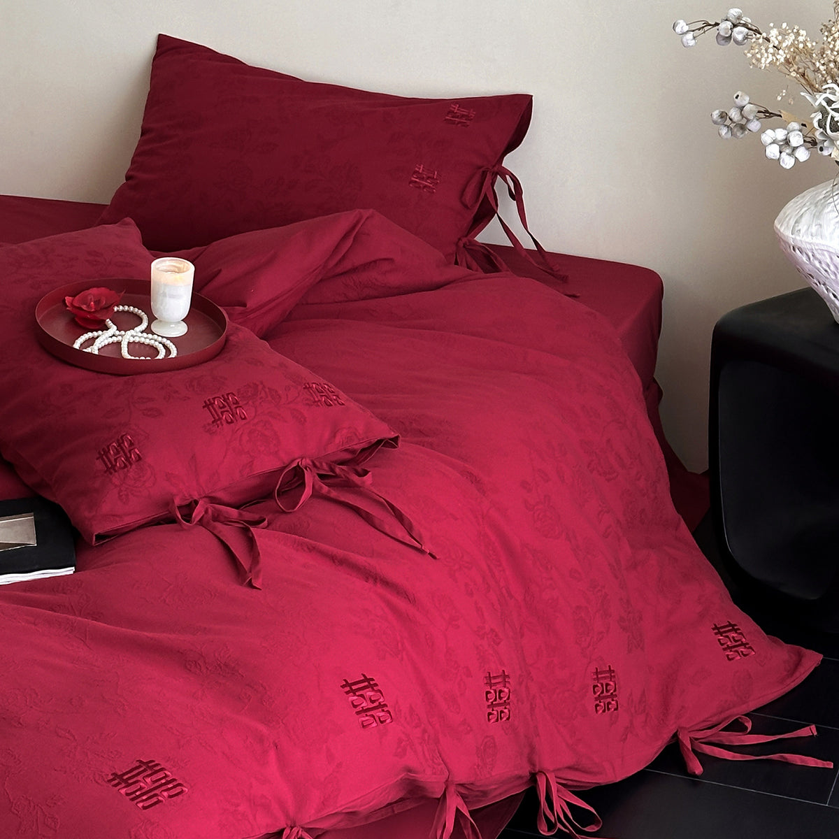 Luxuriöses Baumwollsatin-Bettwäsche-Set mit Zierbändern und Jacquardstruktur