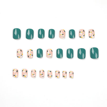 Kunstvolle Nagelkunst mit zarten Blumendesigns Brehn