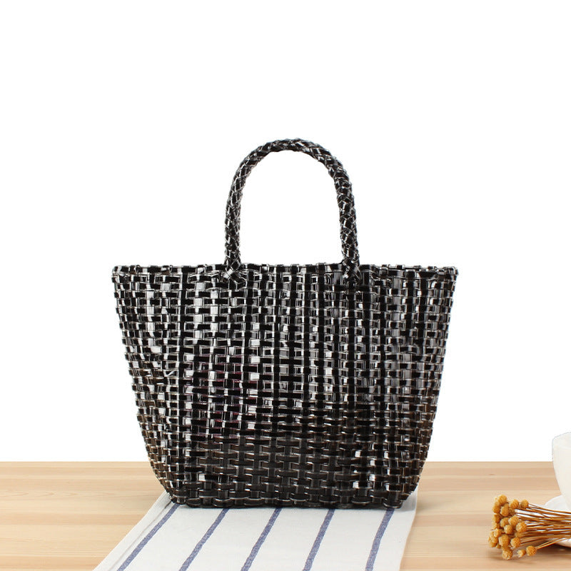 Handtasche Aus Geflochtenem Naturmaterial mit Eleganten Akzenten Brehn