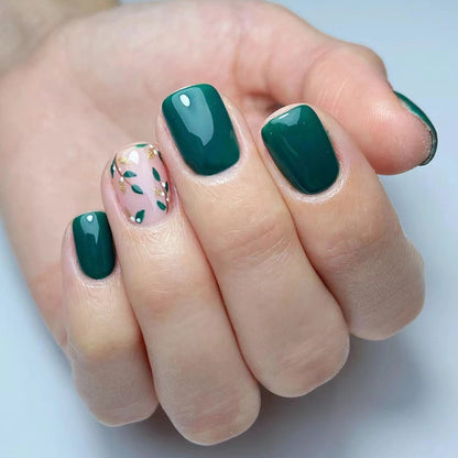 Künstlerisches Florales Nagelkunstdesign