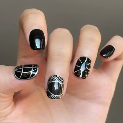 Kunstnagelset mit geometrischem Design Brehn