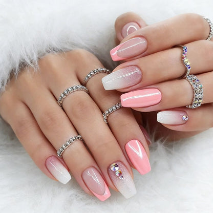 Dekoratives Press-On-Nagelset mit Edelsteinakzenten