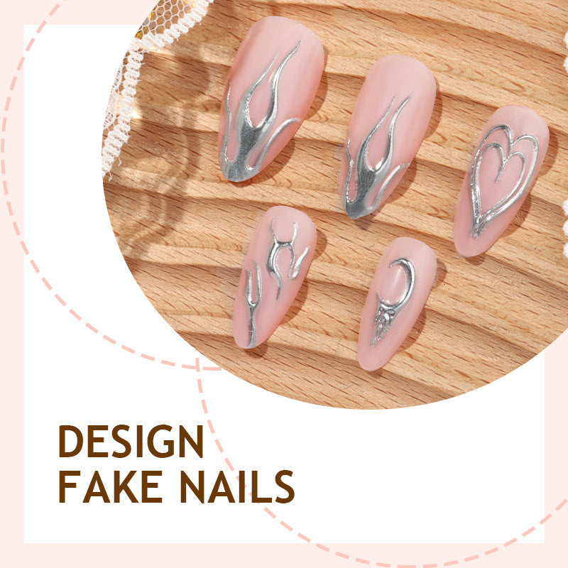 Glamouröses Kunstnagelset mit detaillierten Schmuckverzierungen Brehn