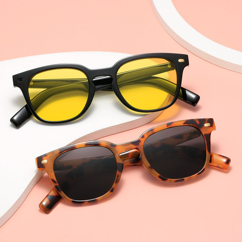 Damen modische Korrektionsbrille mit elegantem Kunststoffrahmen und goldenen Akzenten Brehn
