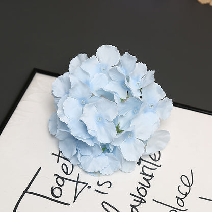 Elegante dekorative Blumenarrangement