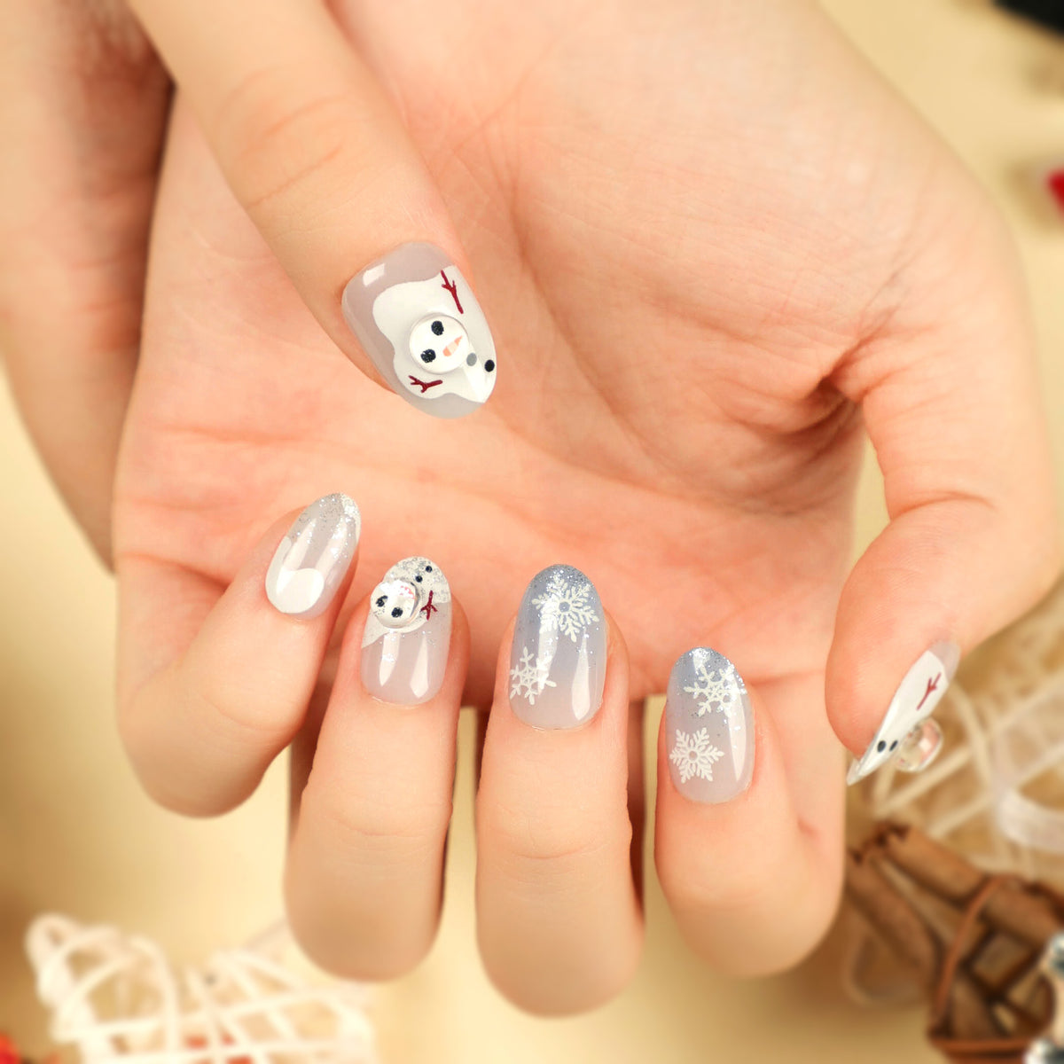 Kunstvolle Winter-Nagelverlängerungen mit Schneemann-Design Brehn
