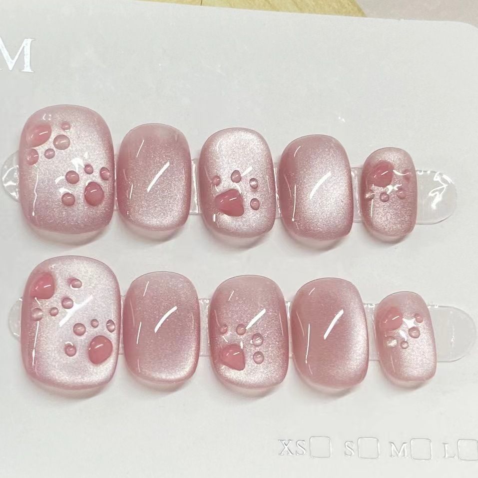 Künstlerisches Press-On-Nageldesign Brehn
