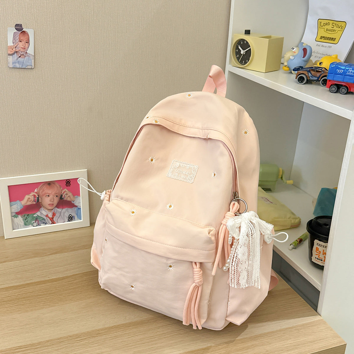 Stylischer backpack mit floralem Schmuck Brehn