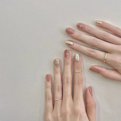Elegante Metallic Nagelkunst