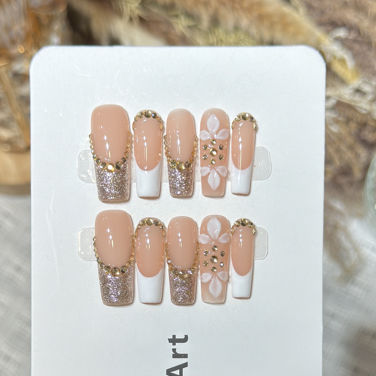 Luxuriöses Glänzendes Press-On Nagelkunstset mit Dekorativen Blumenelementen Brehn