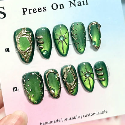 Künstlerische metallisch akzentuierte Press-On Nagelkunst