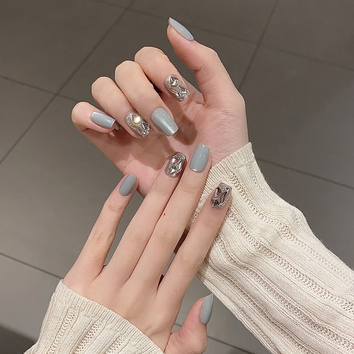 Elegante Lange Press-On Nägel Set mit Künstlerischen Spitzen Brehn