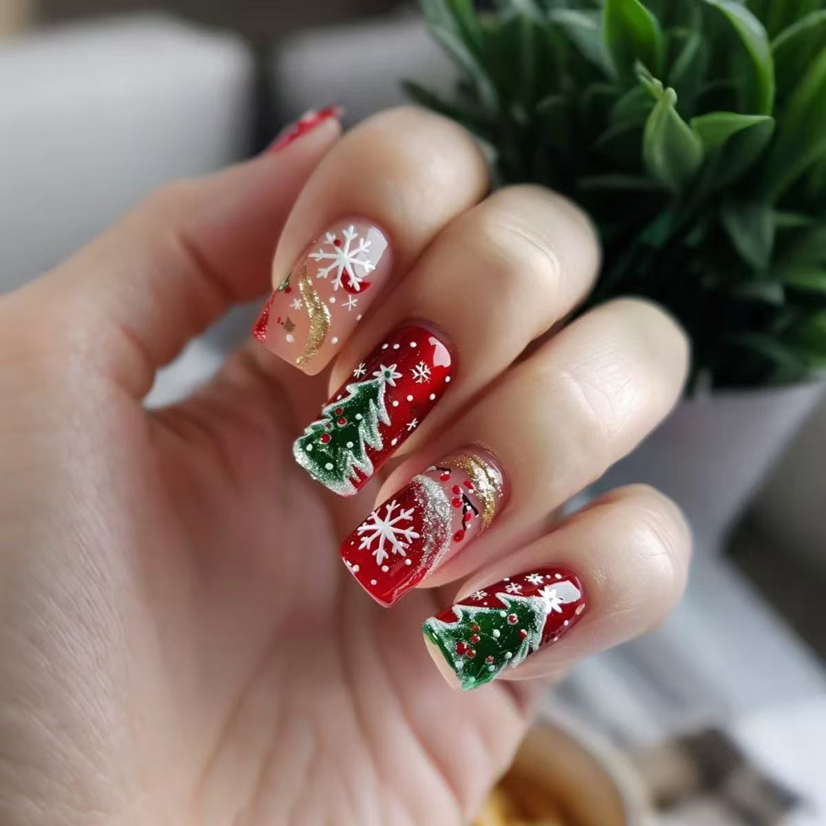 Kunstnagelset mit festlicher Weihnachtsmotiven und Glitzerakzenten Brehn