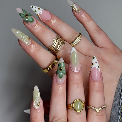 Künstlerisches Press-On Nageldesign mit floralen Elementen Brehn