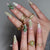 Künstlerisches Press-On Nageldesign mit floralen Elementen Brehn