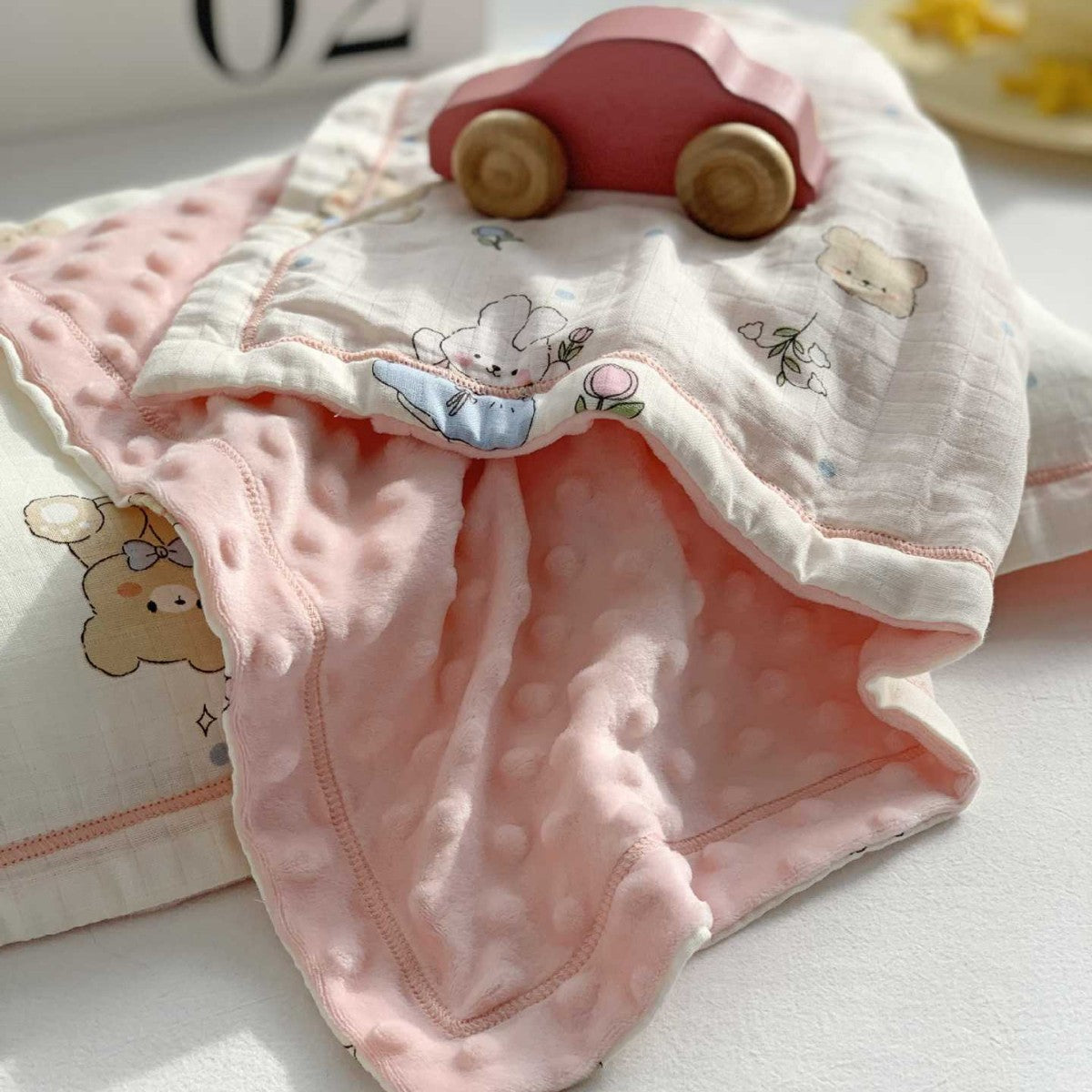 Baby Musselin Kissen Set mit Bärenmotiv & weichem Gaze-Rüschensamt