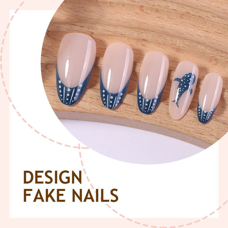 Kreatives Kunstnagelset mit stilvollen Design Akzenten Brehn