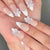 Dekoratives Press-On-Nagelset mit floralen und Perlenverzierungen Brehn