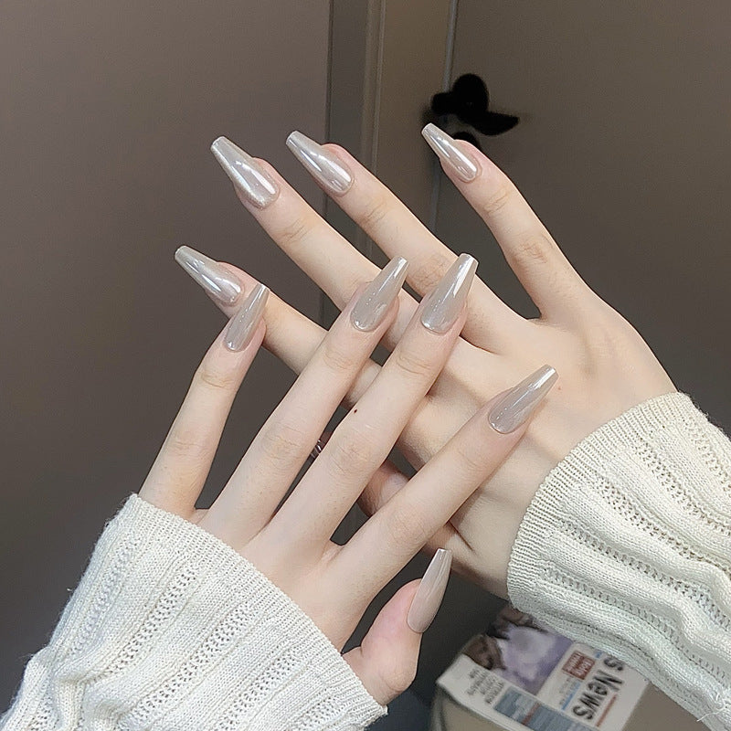Glamouröses Press-On Nagelkunst-Set mit stylishen Edelstein-Akzenten Brehn
