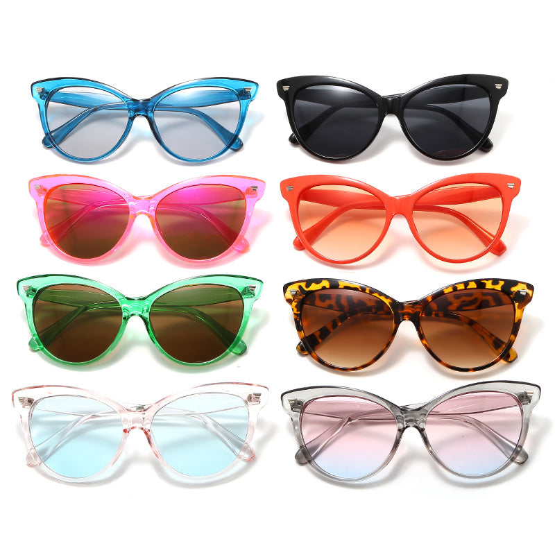 Damen modische Cat-Eye Sonnenbrille mit transparentem Rahmen und blauen Gläsern Brehn