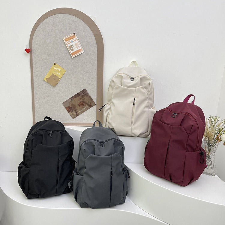 Rucksack mit Vielseitigen Fächern und Charmantem Anhänger Brehn