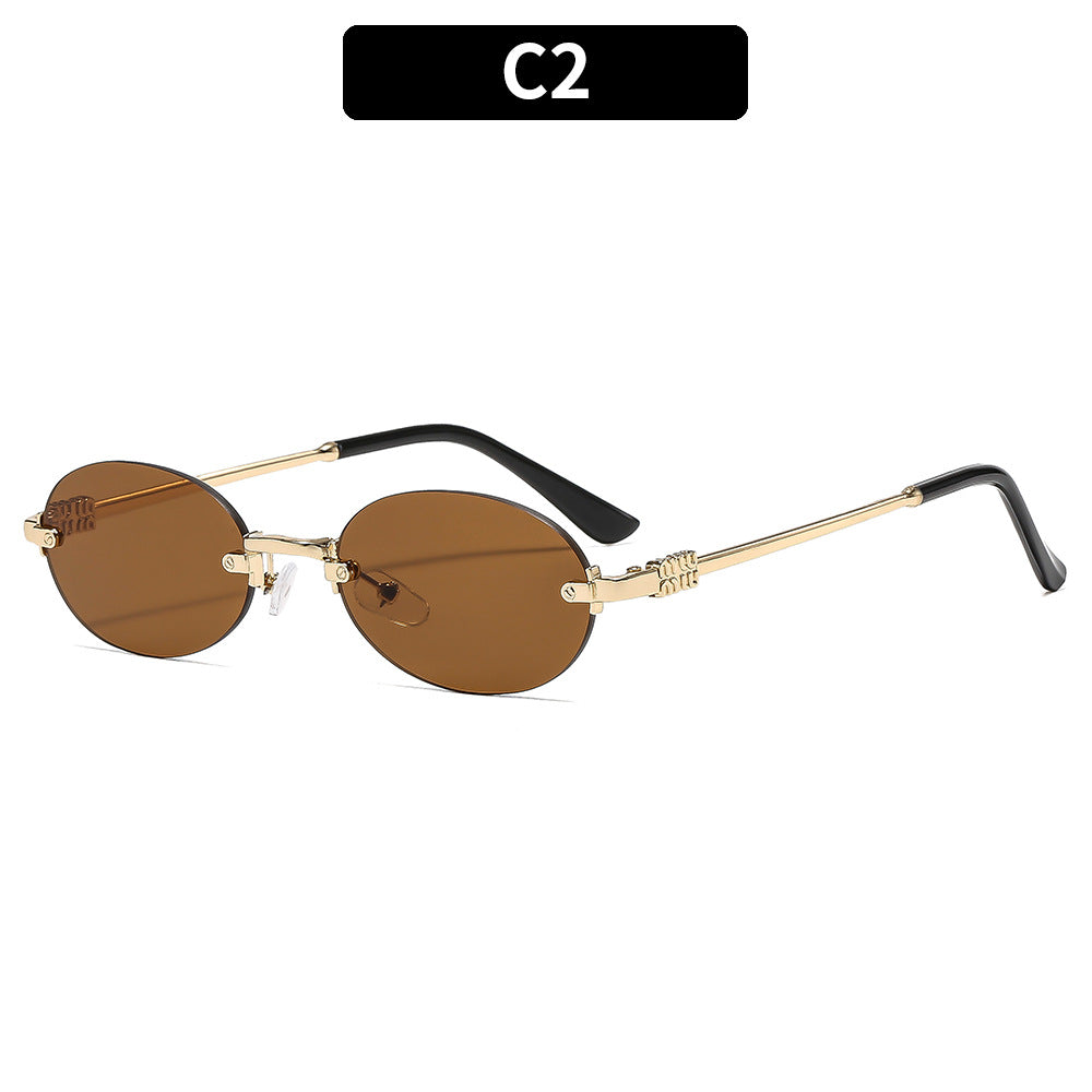 Elegante ovale Sonnenbrille mit luxuriösen Details