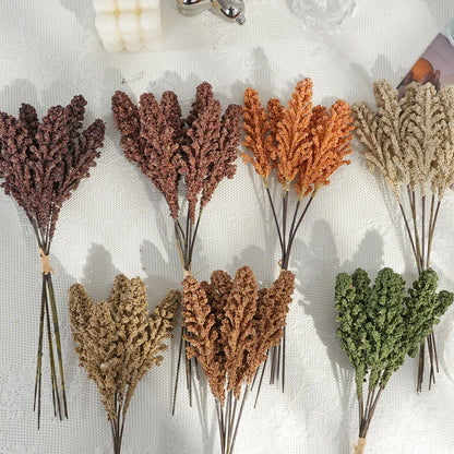 Künstlerische getrocknete Blumenstielanordnung