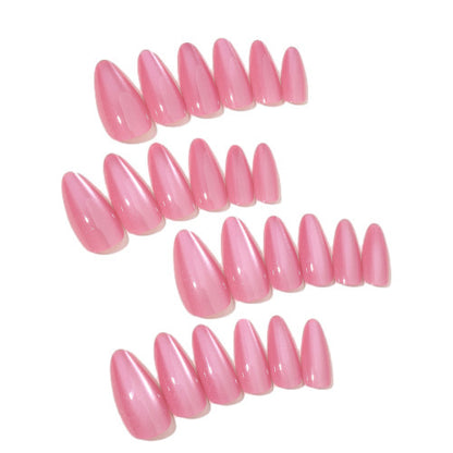 Glamouröses Kunstnagelset mit Glitzer- und Glamourakzenten Brehn