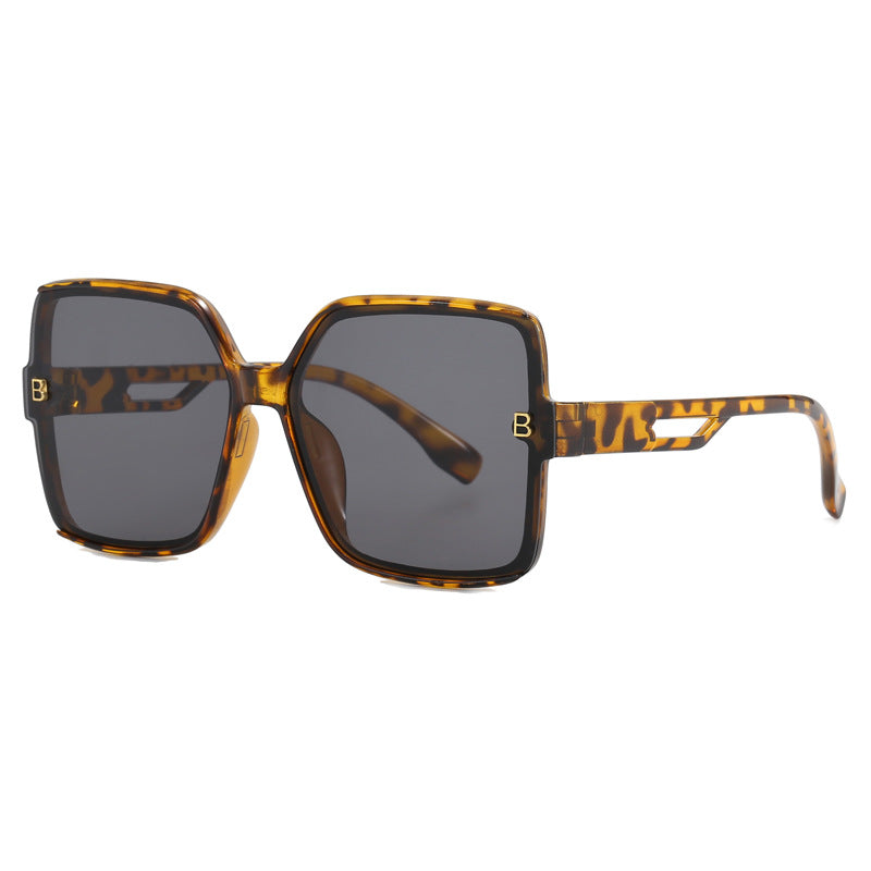 Damen modische oversized Sonnenbrille mit extravaganten Akzenten Brehn