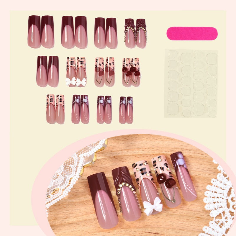 Kunstnagelset mit floralem und glamourösem Design Brehn