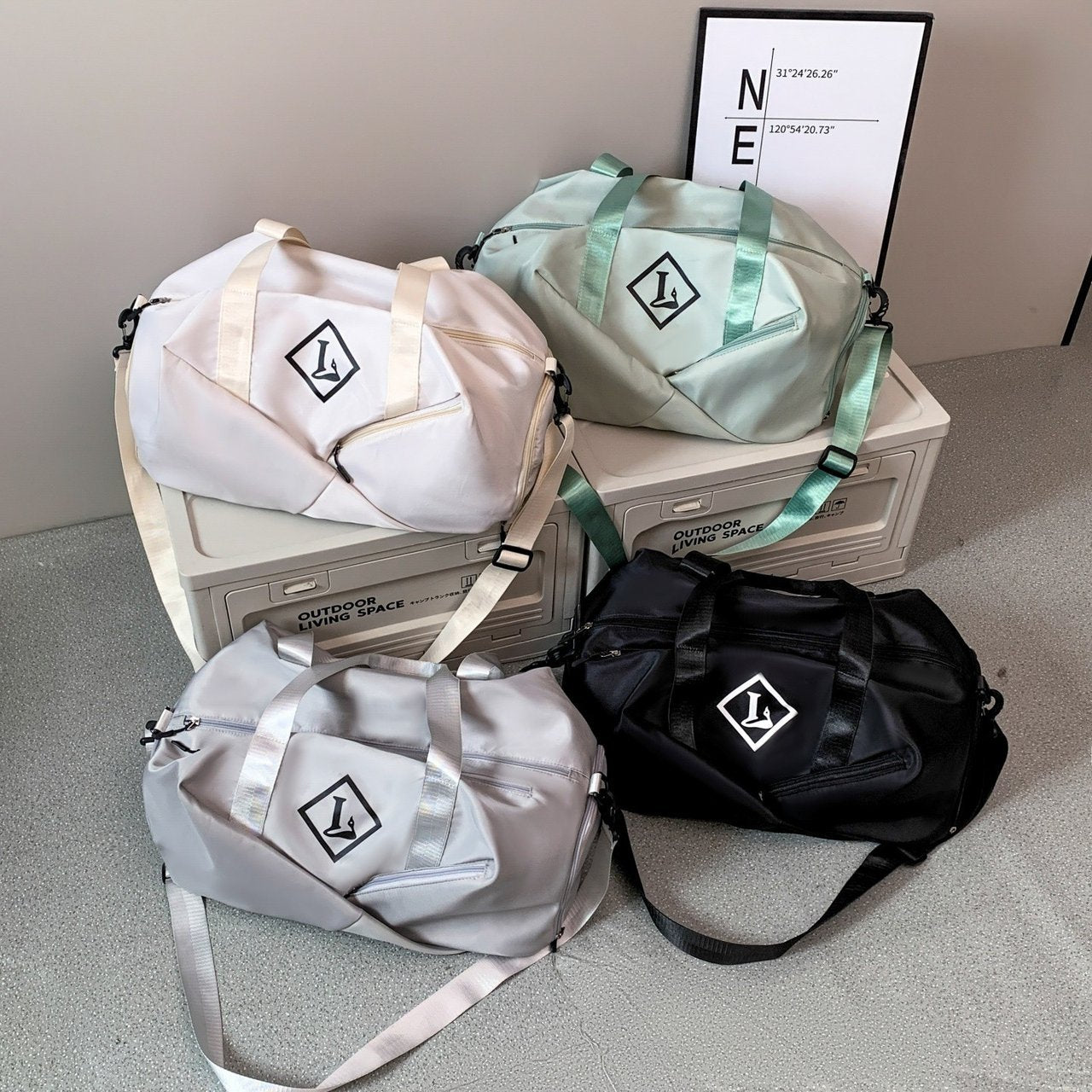 Sportliche Reisetasche Mit Seitlichen Fächern Brehn