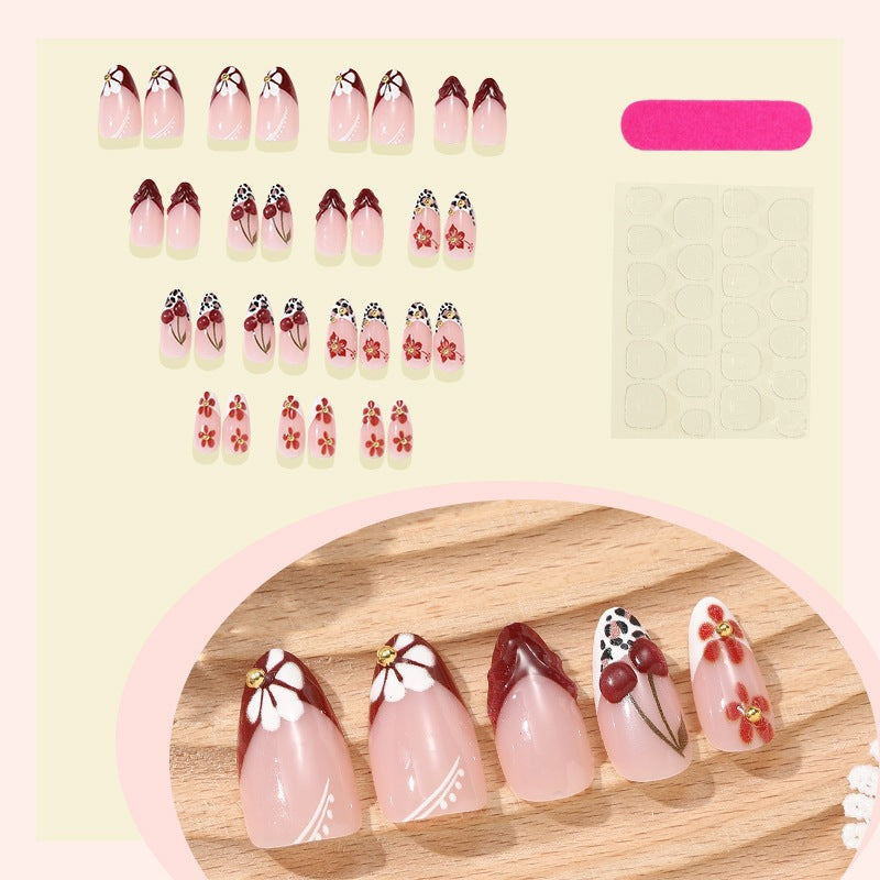 Kunstnagelset mit floralen 3D-Designs und eleganten Akzenten Brehn