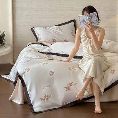 Feines Satin-Bettbezug-Set mit zarter Blumenstickerei und eleganter Paspelierung