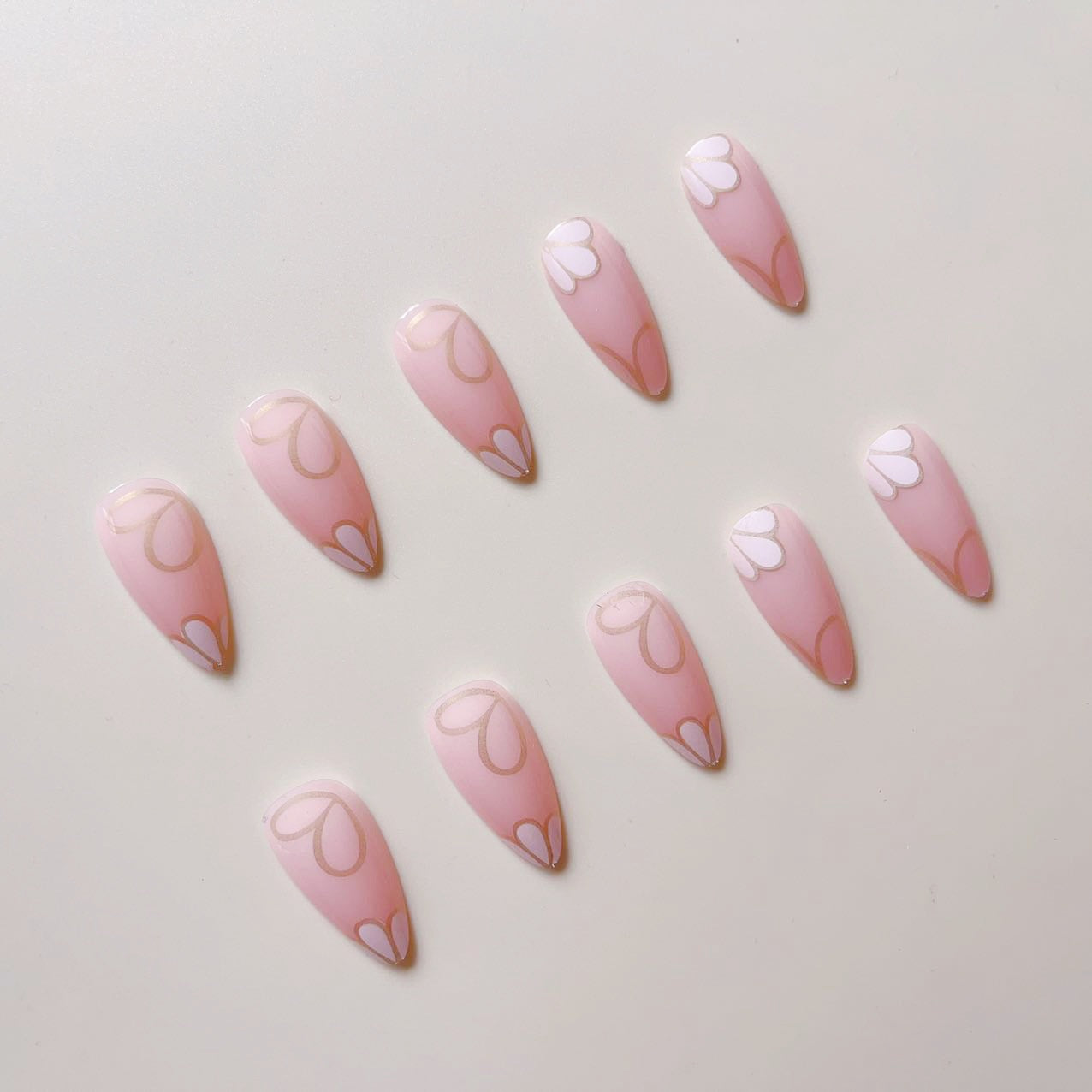 Kunstnagelset mit luxuriösen floralen 3D-Verzierungen Brehn