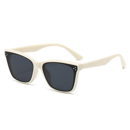 Moderne schicke kantige Sonnenbrille