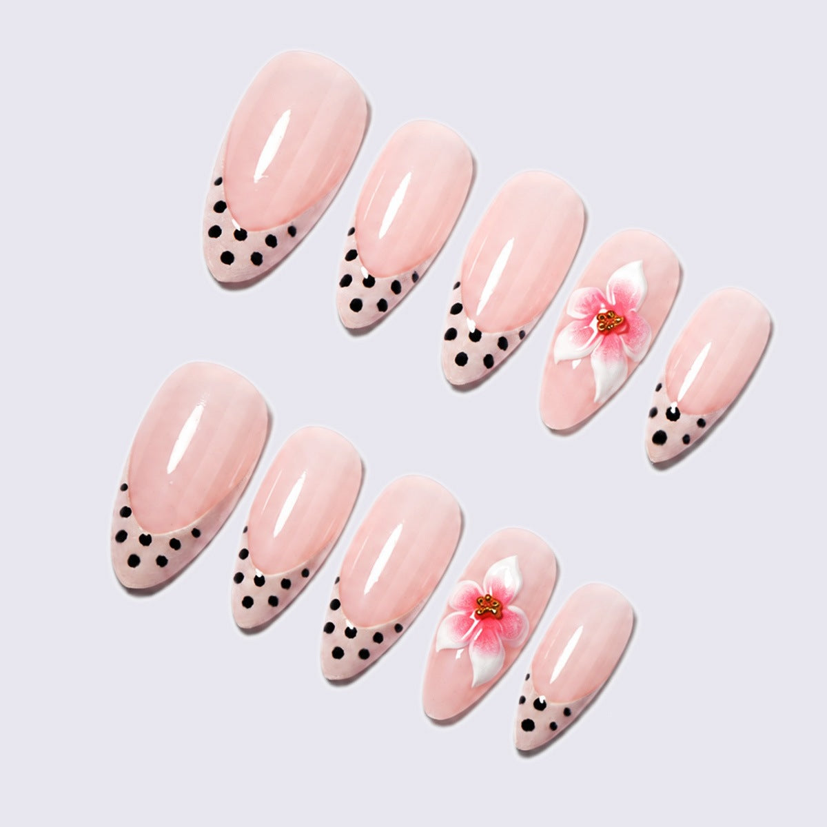 Kunstnagelset mit kreativen Blüten- und Punkten Brehn