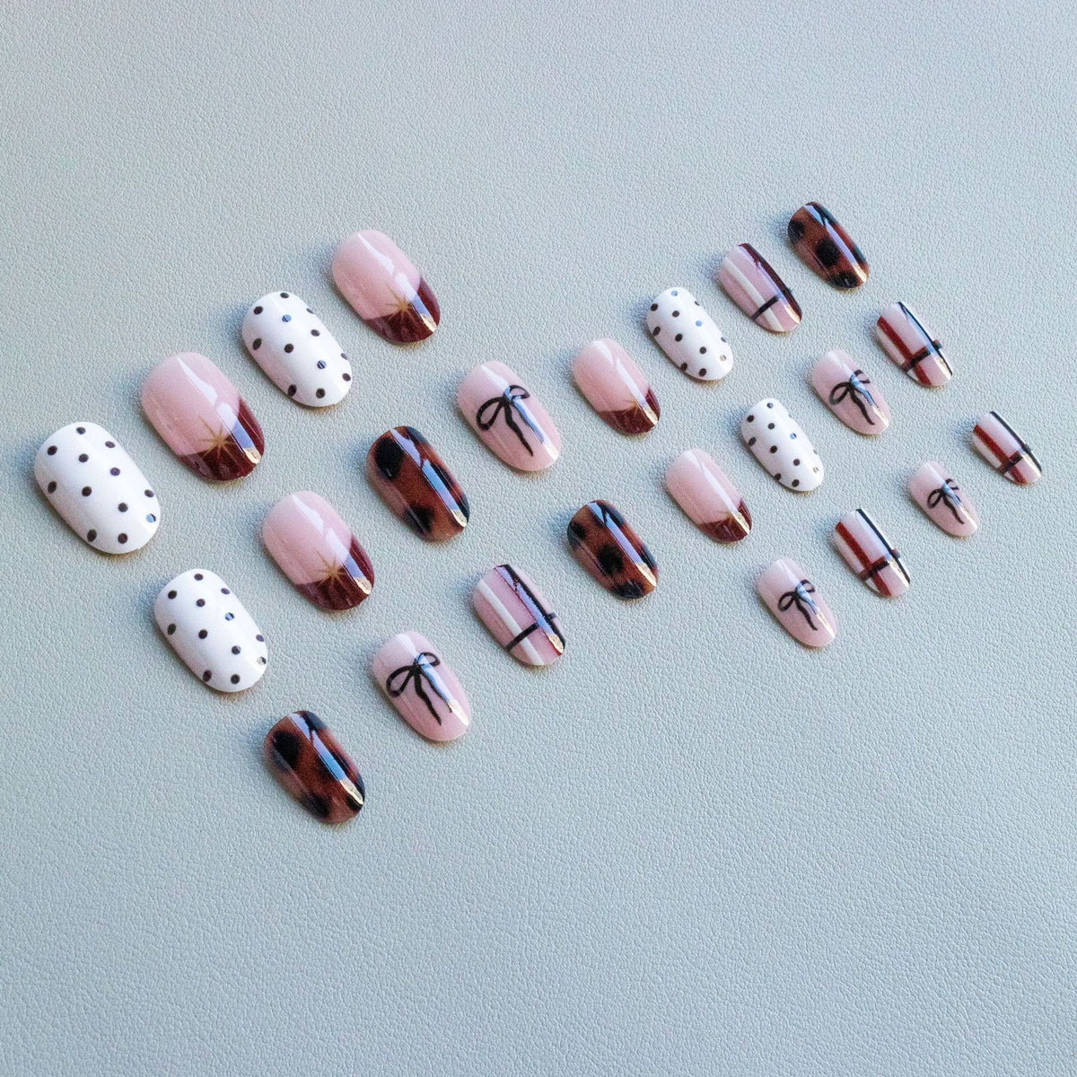 Trendiges dekoratives Nagelkunst-Set