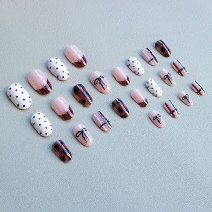 Trendiges dekoratives Nagelkunst-Set