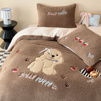 Plüsch-Bettwäsche-Set mit Sherpa-Finish, gesteppter Kuscheldecke und besticktem Welpenmotiv Brehn