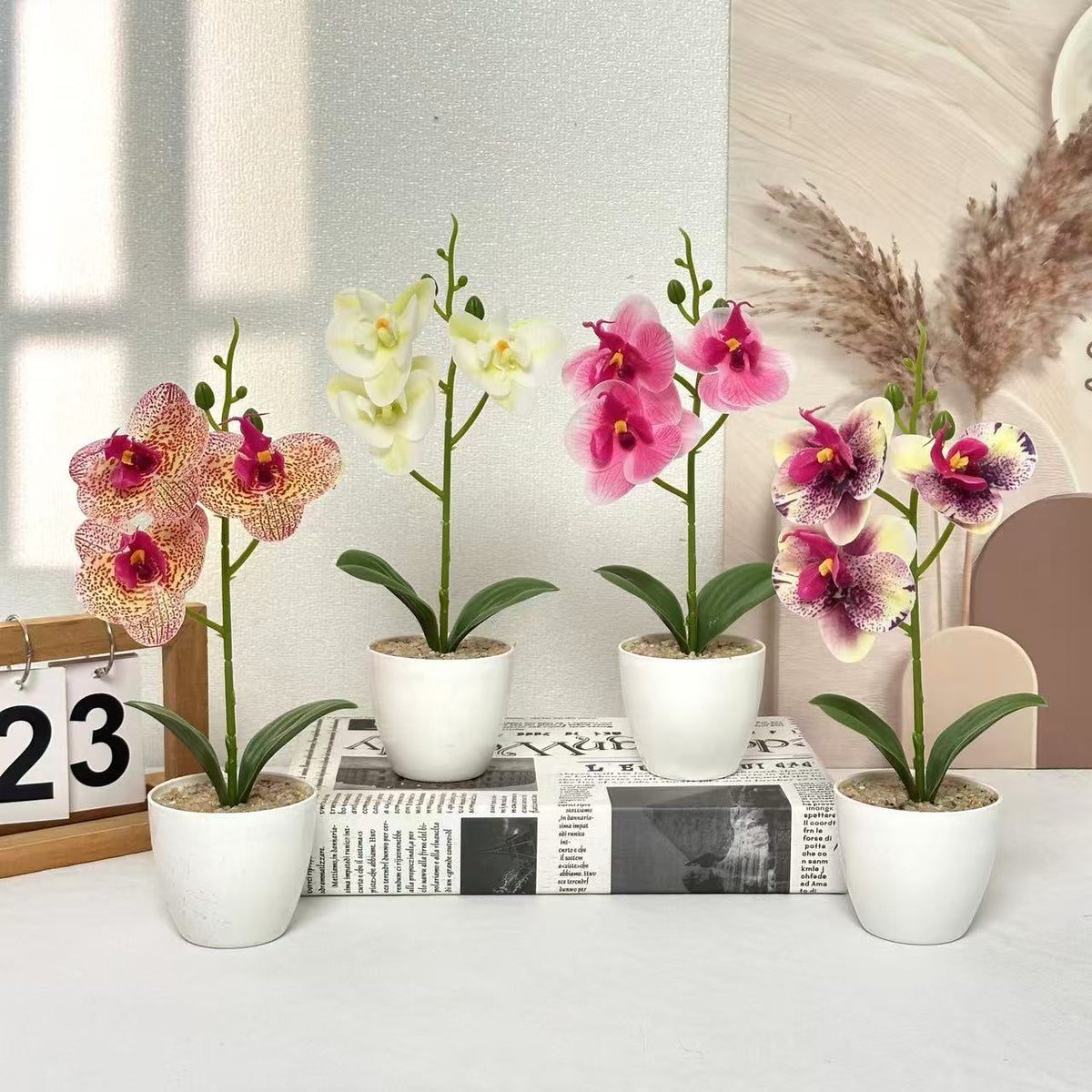 Realistische künstliche Orchideenpflanze für die Wohnkultur-Darstellung