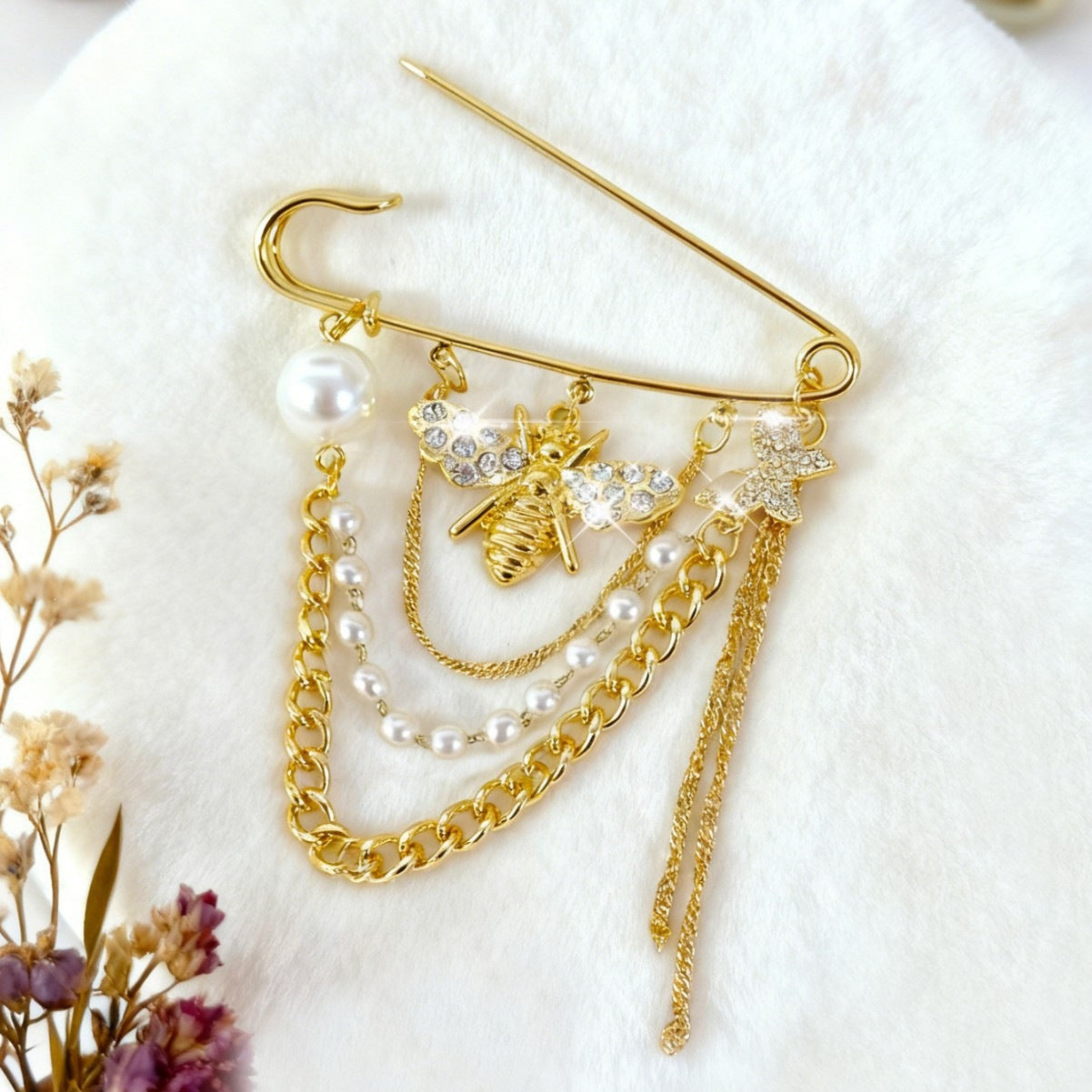 Elegante Sicherheitsnadel mit Perlen und Kristallen Brehn